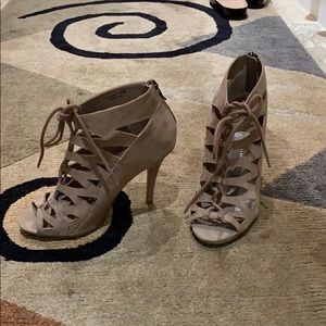 Woman’s Beige Chinese Laundry Heels size 7.5